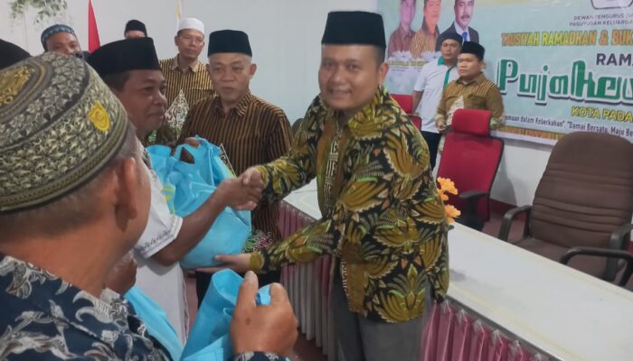 Wujudkan Kepedulian, Menteri Imipas Agus Andrianto Salurkan Bansos Sembako Bagi Masyarakat Padangsidimpuan
