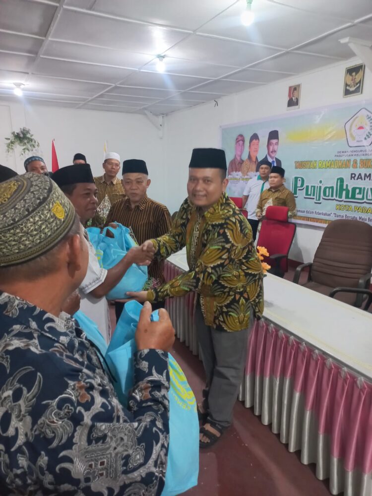 Wujudkan Kepedulian, Menteri Imipas Agus Andrianto Salurkan Bansos Sembako Bagi Masyarakat Padangsidimpuan