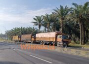 Warga Desak Satlantas Polres Sergai TindaknTegas Truk Parkir di Jalur Lintas Depan Masjid Agung dan Alun-Alun