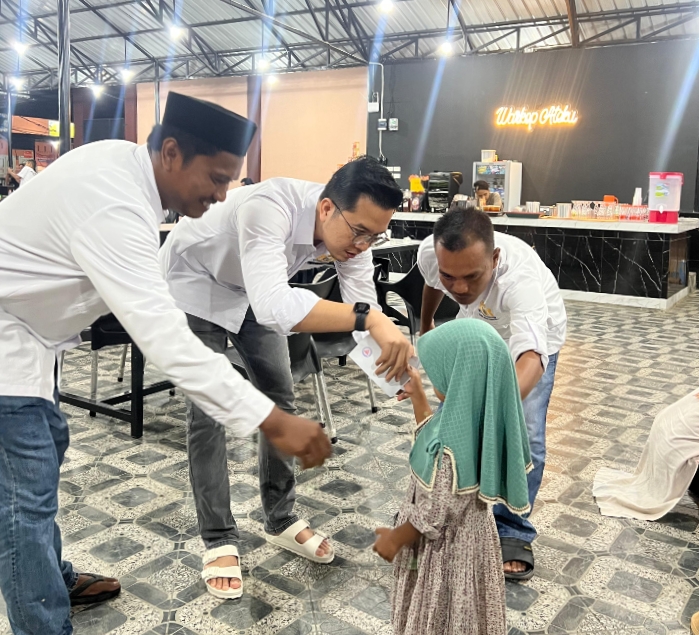 Berbagi Kebahagiaan, Ketua Kadin Aceh Tenggara Santuni Puluhan Anak Yatim