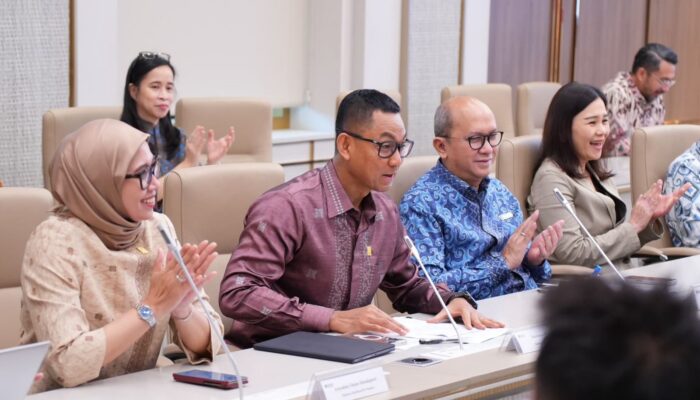 Danantara Indonesia Inisiasi Hibah PLTS Sumenep Ke Pemda, PLN Siap Suplai Listrik Bersih Bagi 2.000 KK