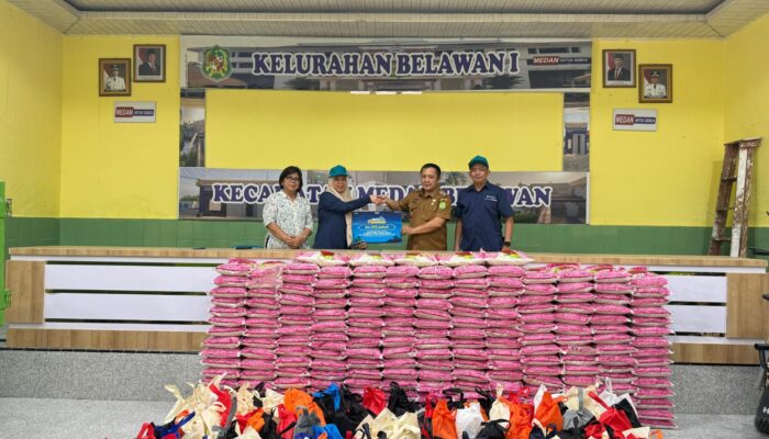 Pelindo Regional 1 Salurkan Paket Sembako kepada Masyarakat di Wilayah Operasional
