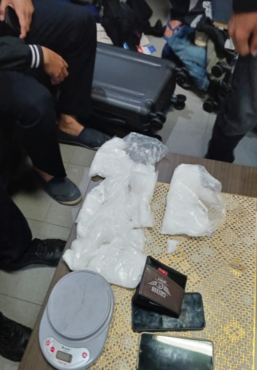 Sembunyikan 2 Kg Sabu Di Koper, Dua Penumpang Tujuan Jakarta Ditangkap Di KNIA
