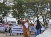 Korban Banjir Bireuen Tuntut Hunian Layak Dalam Aksi Damai Depan Kantor Bupati