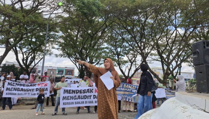 Korban Banjir Bireuen Tuntut Hunian Layak Dalam Aksi Damai Depan Kantor Bupati