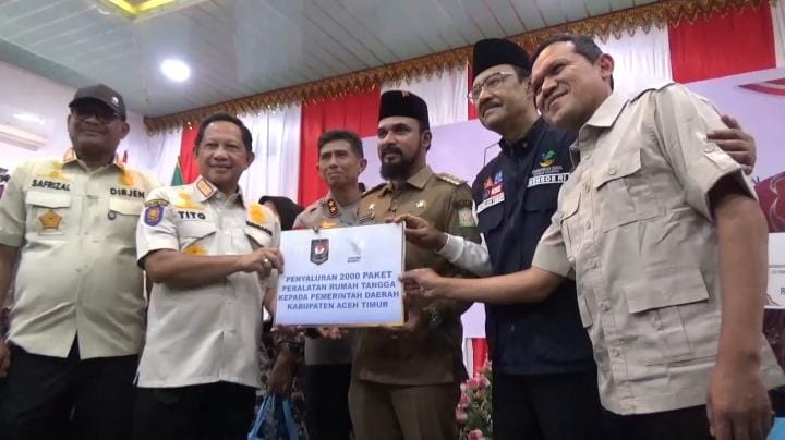 Bupati Aceh Timur Al-Farlaky Terima Bantuan Rp100 Miliar dari Mendagri dan Mensos