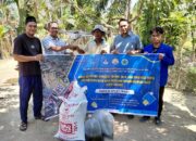 Tim PKM Universitas Samudra Serahkan Bibit Ikan Lele dan Pakan Kampung Matang Ara Jawa