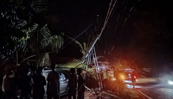Mobil Rental Tabrak Tiang Listrik Di Subulussalam