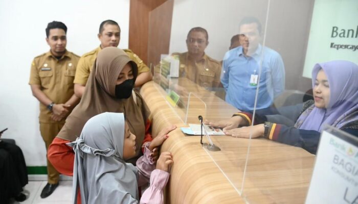 Jelang Idul Fitri, Pemkab Aceh Besar Salurkan Uang Jajan Untuk Anak Yatim