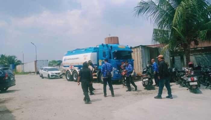 Diduga Ilegal, Tim Gabungan Gerebek Gudang Penimbunan BBM Subsidi di Medan Marelan