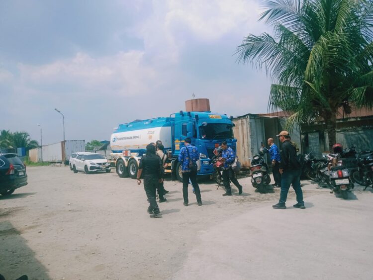 Diduga Ilegal, Tim Gabungan Gerebek Gudang Penimbunan BBM Subsidi di Medan Marelan