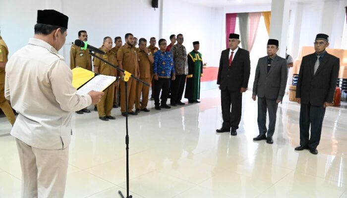 Kukuhkan Tiga Pejabat, Bupati Aceh Besar Tekankan Tanggung Jawab Dan Kekompakan Aparatur