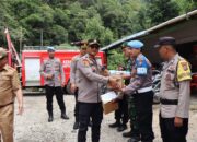 Kapolres Pakpak Bharat, Forkopimda dan Bhayangkari Berikan Bingkisan