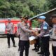 Kapolres Pakpak Bharat, Forkopimda dan Bhayangkari Berikan Bingkisan