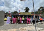 Kapolres Pakpak Bharat, Forkopimda Dan Bhayangkari Kunjungi Dan Berikan Bingkisan tv Kepada Personil Di Pos PAM Dan Pos Pelayanan.