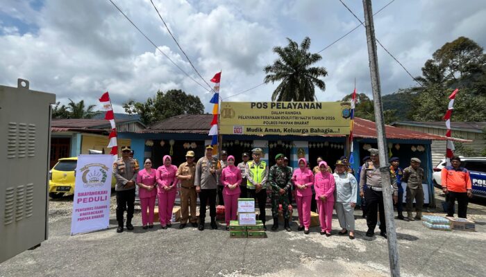 Kapolres Pakpak Bharat, Forkopimda Dan Bhayangkari Kunjungi Dan Berikan Bingkisan tv Kepada Personil Di Pos PAM Dan Pos Pelayanan.
