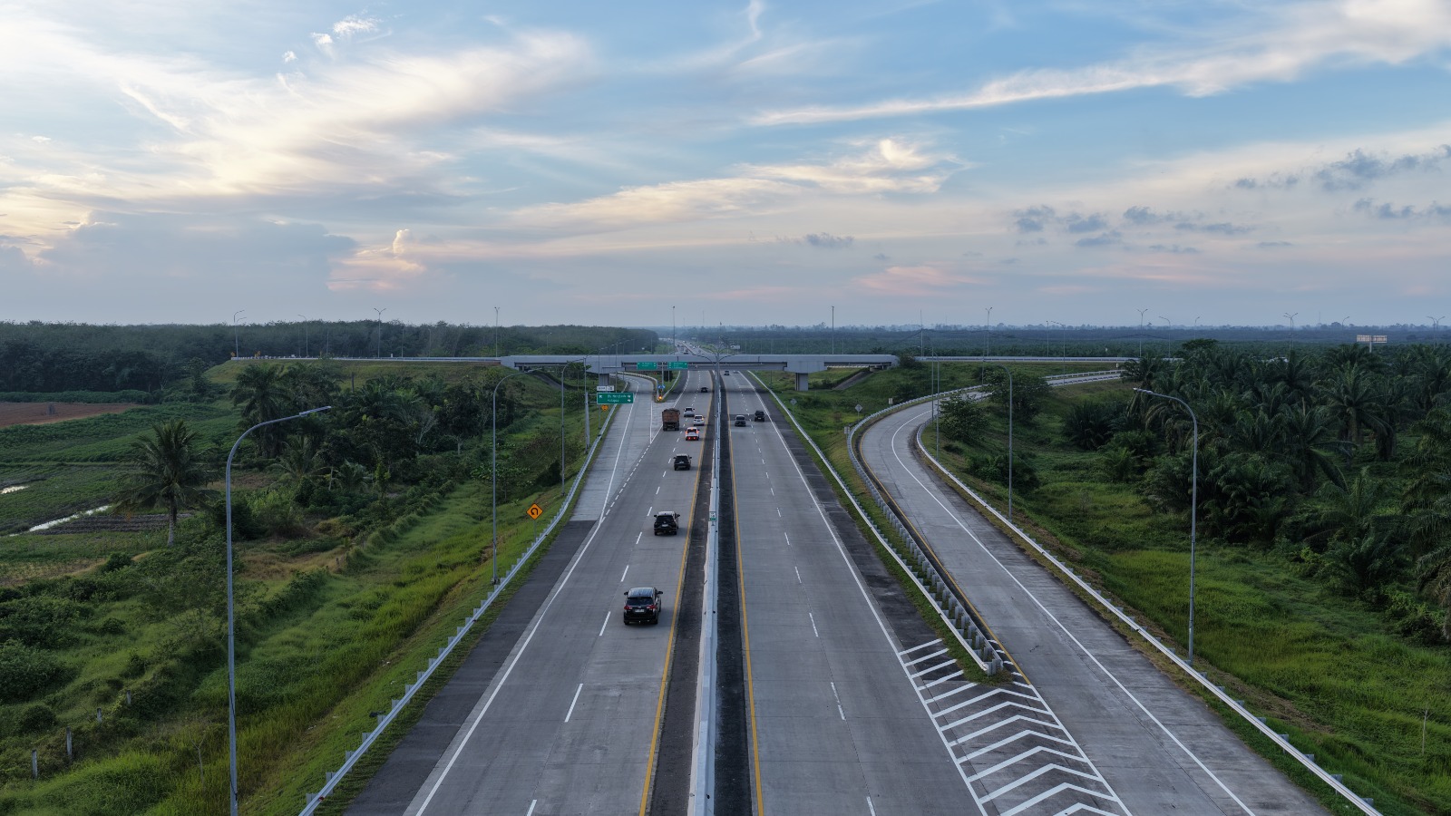 Jelang Lebaran, 1,3 Juta Kendaraan Melintas Di Tol Regional Nusantara