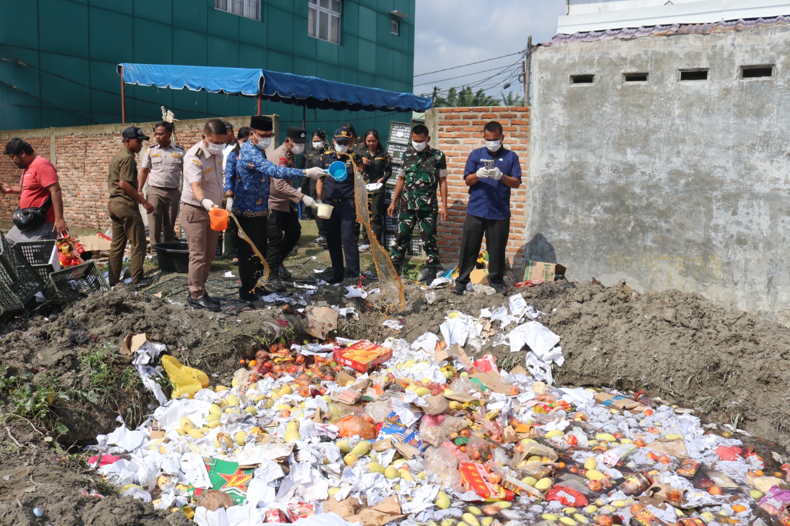 Karantina Sumatera Utara Musnahkan 5 Ton Lebih Komoditas Ilegal