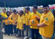 PP AMPG Berikan Bingkisan Lebaran Dari Bahlil Kepada Ratusan Kader Golkar Di Tamiang