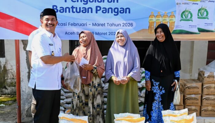 Wabup Aceh Besar Salurkan Bantuan Pangan Kepada 62.118 Warga