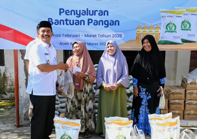 Wabup Aceh Besar Salurkan Bantuan Pangan Kepada 62.118 Warga