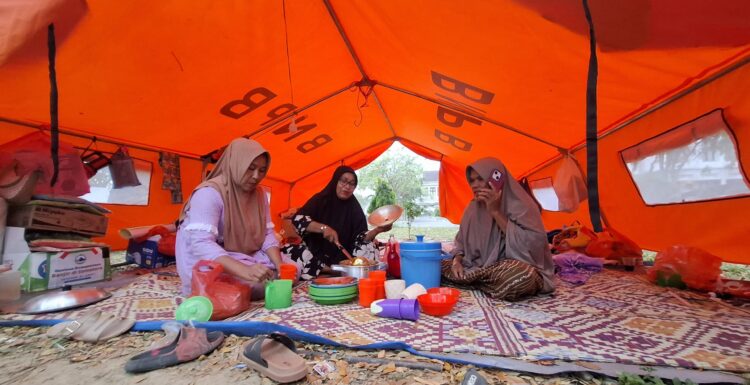 Korban Banjir Bireuen Kecewa, Belum Terima DTH tapi Dikatakan Tak Boleh Tinggal di Tenda