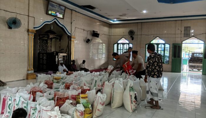 Panitia Zakat Fitrah Masjid Al Iman Jontor Distribusikan Zakat Fitrah