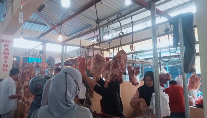 Harga Daging Sapi Jelang Idul Fitri di Pasar Bakaran Batu Lubukpakam Mengalami Kenaikan
