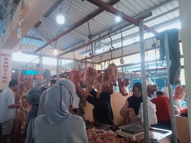 Harga Daging Sapi Jelang Idul Fitri di Pasar Bakaran Batu Lubukpakam Mengalami Kenaikan