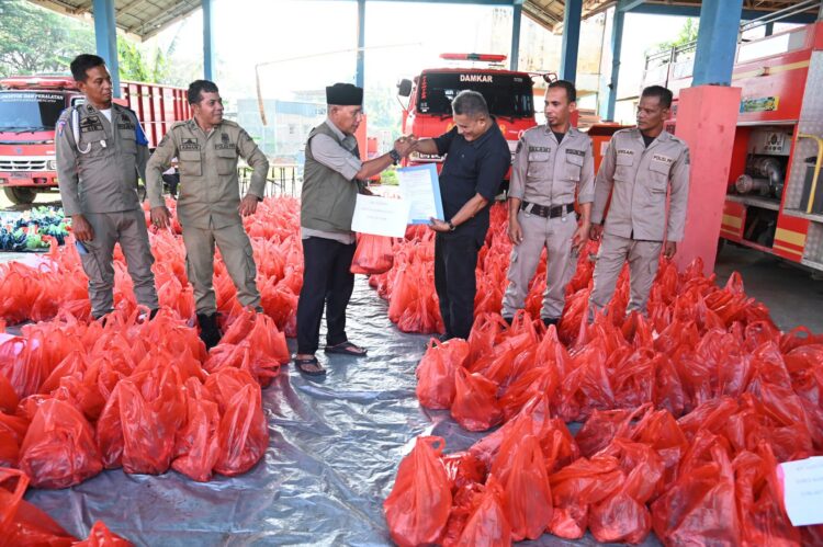 Pemkab Aceh Besar Salurkan Daging Bantuan Presiden Untuk 905 KK
