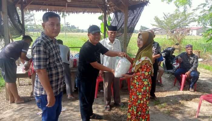 Raja Ramunia VIII Salurkan 100 Paket Lebaran untuk Warga Pematang Biara
