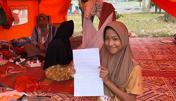Surat Terbuka Anak Korban Banjir Bireuen: “Saya Ingin Pulang ke Rumah, Bapak Presiden”