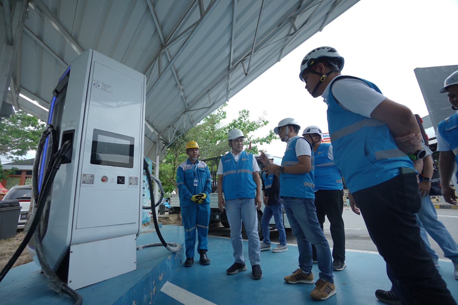 Spontan Mudik Pakai Mobil Listrik, PLN UID Sumut Pastikan Kesiapan SPKLU Di Jalur Strategis