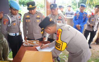 Kapolres dan Bupati Madina Tinjau Pos Pengamanan II Natal, Beri Bantuan Moril dan Pastikan Kesiapan