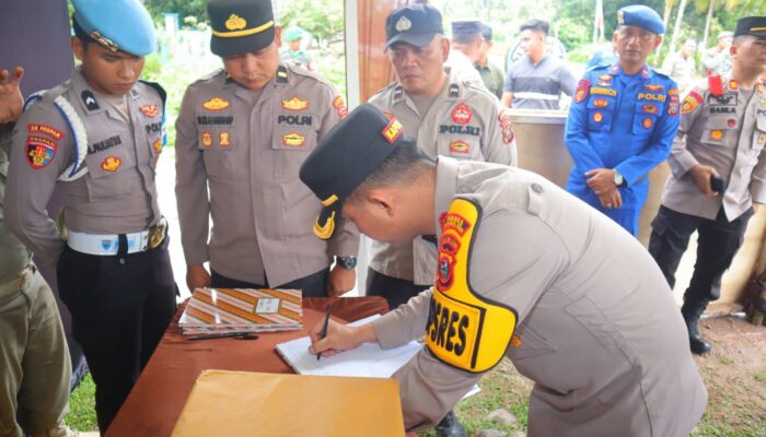 Kapolres dan Bupati Madina Tinjau Pos Pengamanan II Natal, Beri Bantuan Moril dan Pastikan Kesiapan