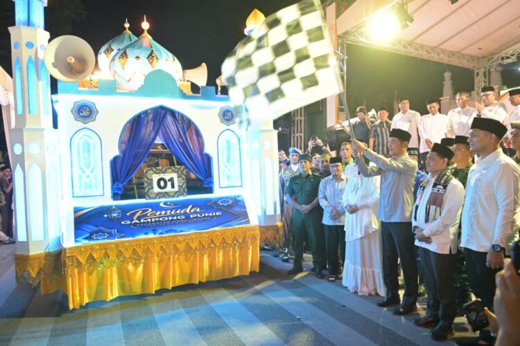 Sekda Aceh Lepas Pawai Takbir Idul Fitri 1447 H di Masjid Raya Baiturrahman