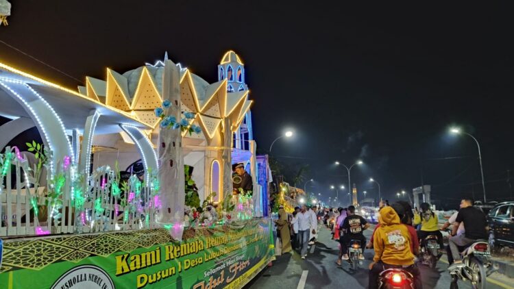 Pawai Takbiran Meriahkan Sergai, Ratusan Miniatur Masjid Padati Jalinsum