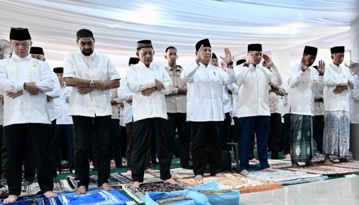 Presiden Prabowo Salat Idulfitri dan Halalbihalal dengan Jemaah Masjid Darussalam Aceh Tamiang