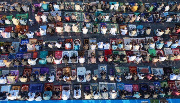 TNI dan Masyarakat Salat Idulfitri di Lapangan Jenderal Sudirman Korem Lhokseumawe