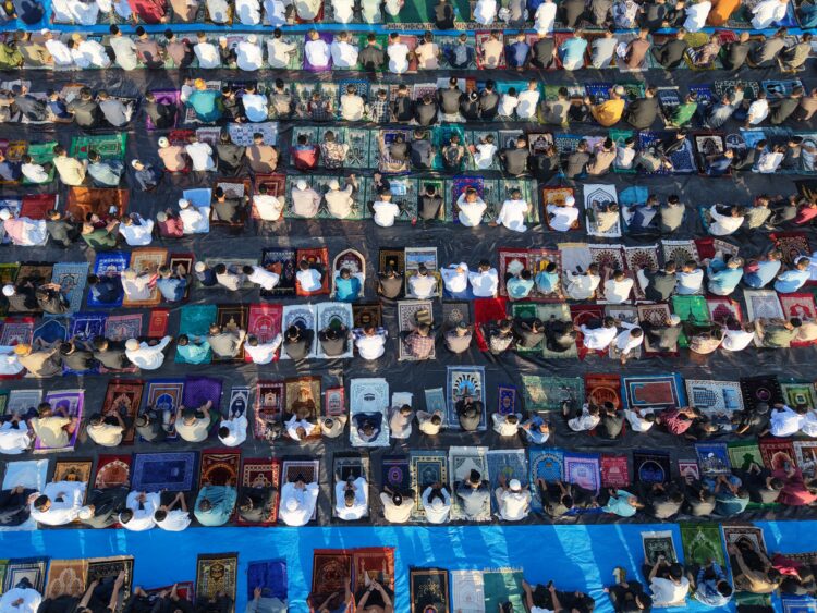 TNI dan Masyarakat Salat Idulfitri di Lapangan Jenderal Sudirman Korem Lhokseumawe