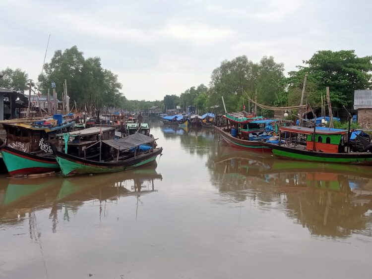 Ratusan Perahu Nelayan Pantai Labu Bersandar, Aktivitas Melaut Dihentikan Sementara