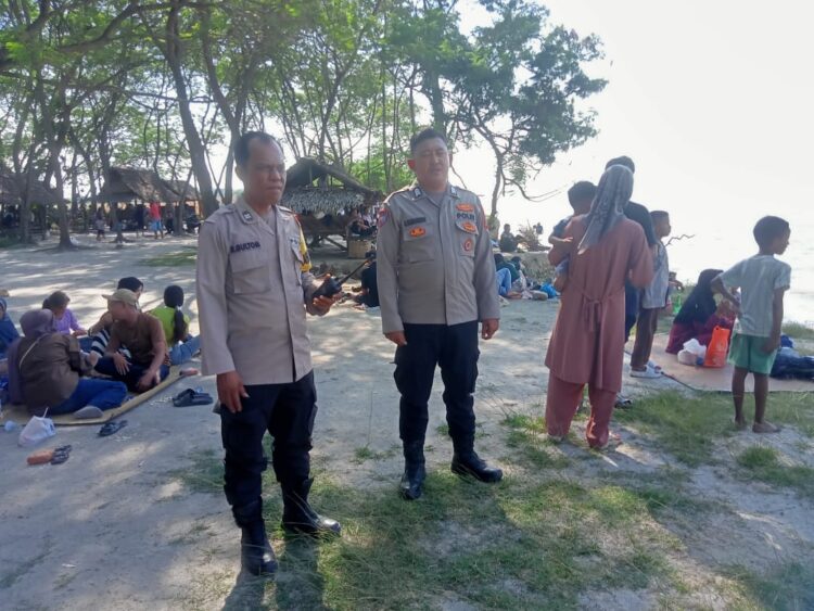 Personel Polsek Pantai Labu Pantau Objek Wisata saat Libur Idul Fitri