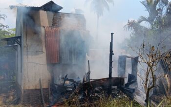 Lebaran Ketiga, Satu Rumah di Panyabungan Musnah Terbakar