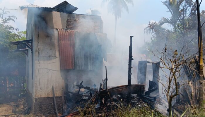 Lebaran Ketiga, Satu Rumah di Panyabungan Musnah Terbakar