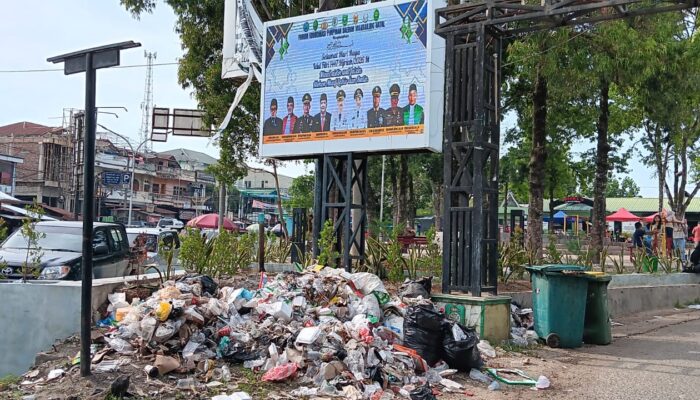 Sampah Menumpuk di Panyabungan, Warga Desak Audit Retribusi