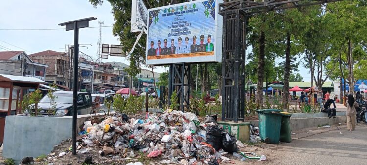 Sampah Menumpuk di Panyabungan, Warga Desak Audit Retribusi