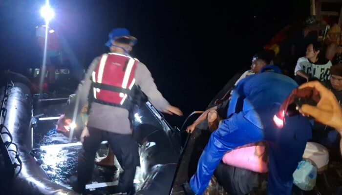 64 Penumpang Kapal Motor Terdampar Di Pulau Salah Nama Seluruhnya Selamat