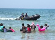 Pantai Mantak Tari, Waspada Menjaga Diri