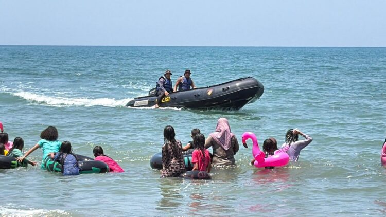 Pantai Mantak Tari, Waspada Menjaga Diri