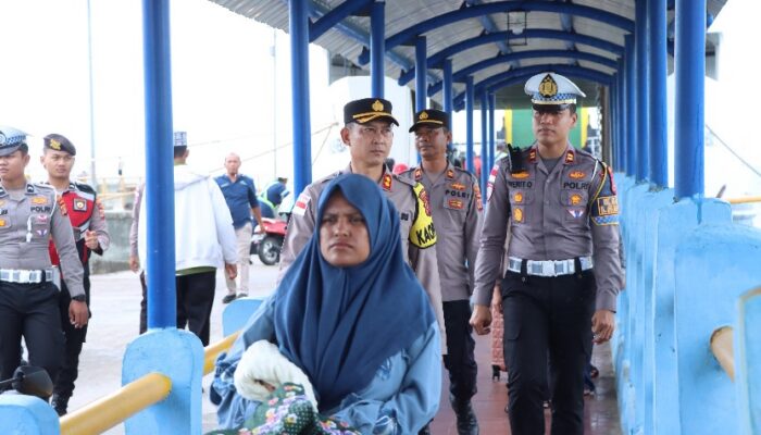Pastikan Keamanan Pemudik, Kapolres Aceh Singkil Pantau Pelabuhan Fery